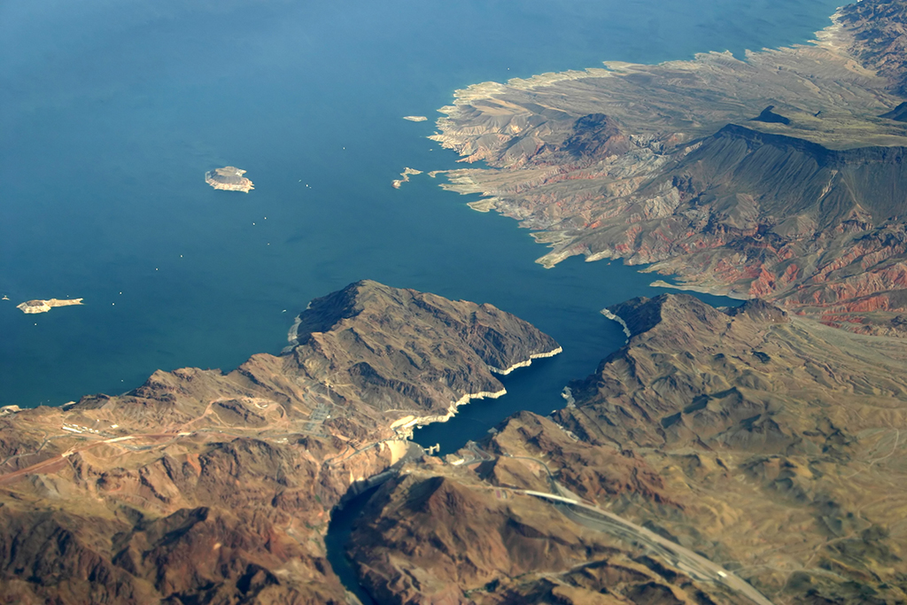 IMG_215.JPG - Lake Mead and Hoover Dam, Flight home