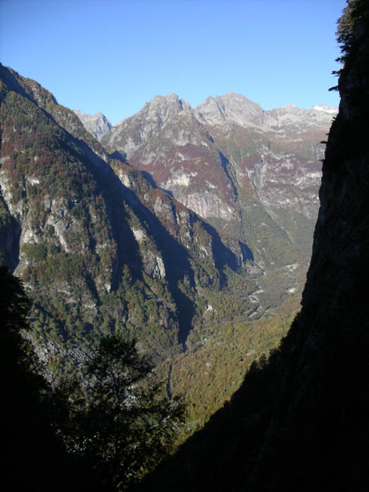 IMGP8093 The verticality of Val Bavona, Tessin