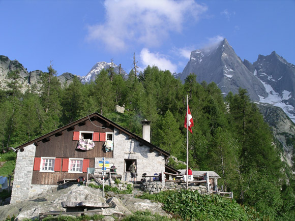 IMGP3047 One of the many cabins on the Alps where one can stay overnight. Attempting of the pizzo Badile, behind the cabin