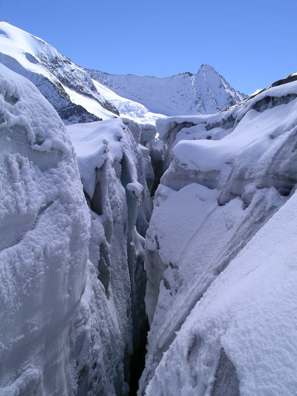 IMGP7505 Crevasse in the glacier of La Luette