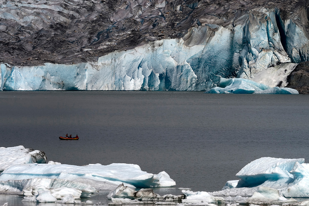 IMG_368.jpg - Mendenhall Glacier at Juneau